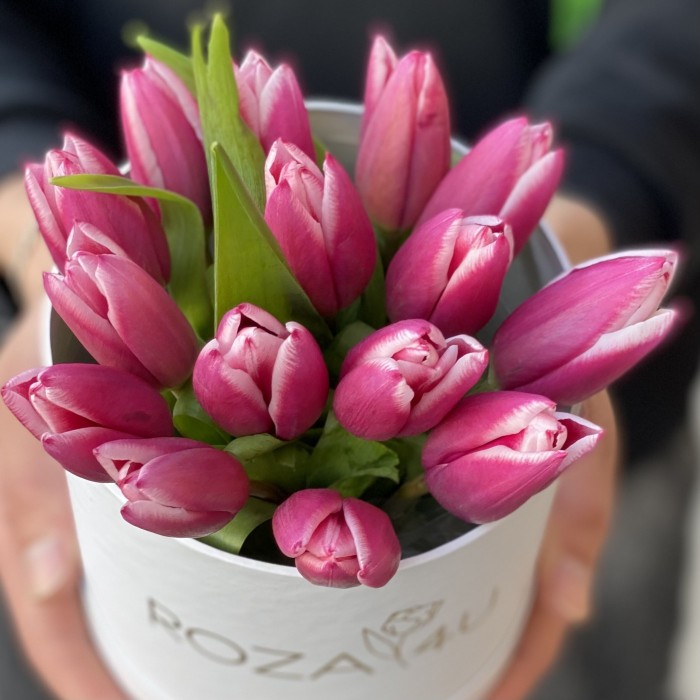 15 розово-белых тюльпанов в коробке