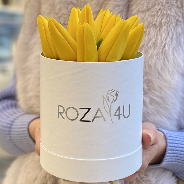 15 желтых тюльпанов в коробке