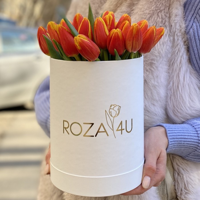 25 красно-желтых тюльпанов в коробке