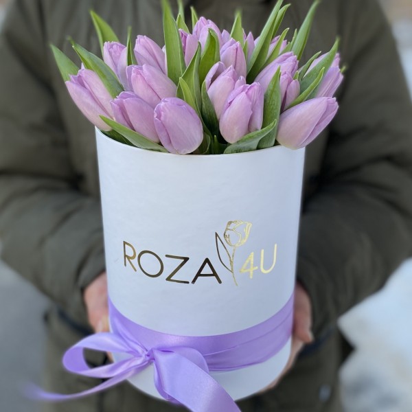 25 лиловых тюльпанов в коробке