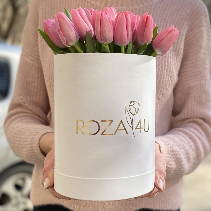 25 розовых тюльпанов в коробке