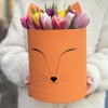 25 тюльпанов микс в коробке Лиса