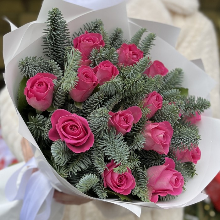 15 розовых роз с нобилисом