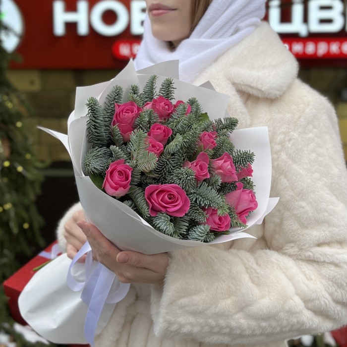 15 розовых роз с нобилисом