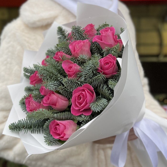 15 розовых роз с нобилисом