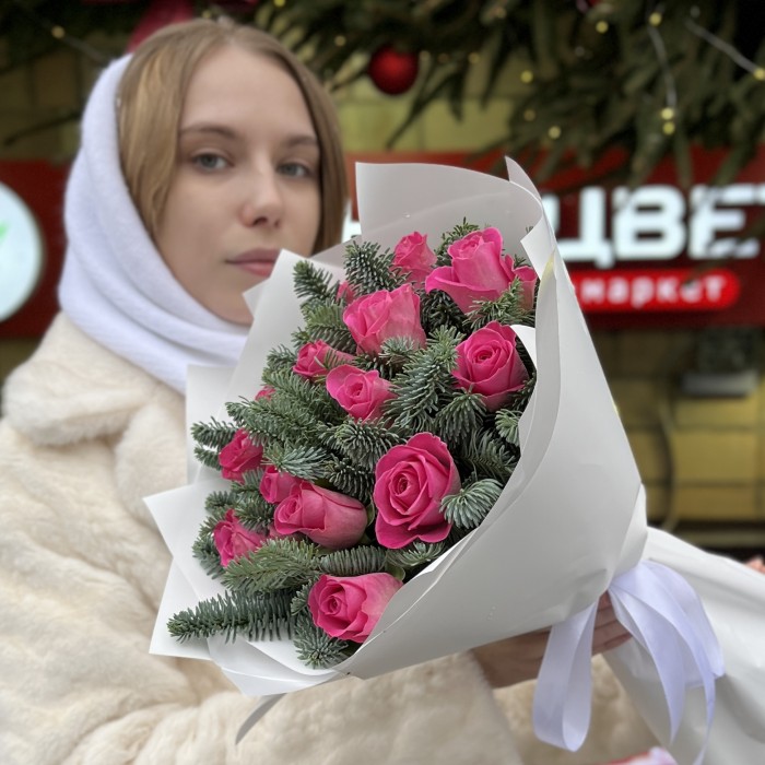 15 розовых роз с нобилисом