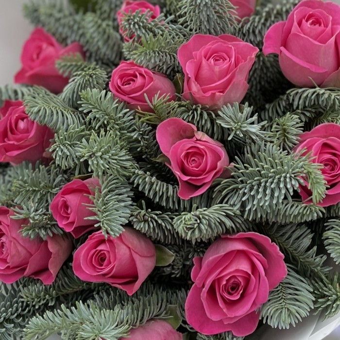 15 розовых роз с нобилисом