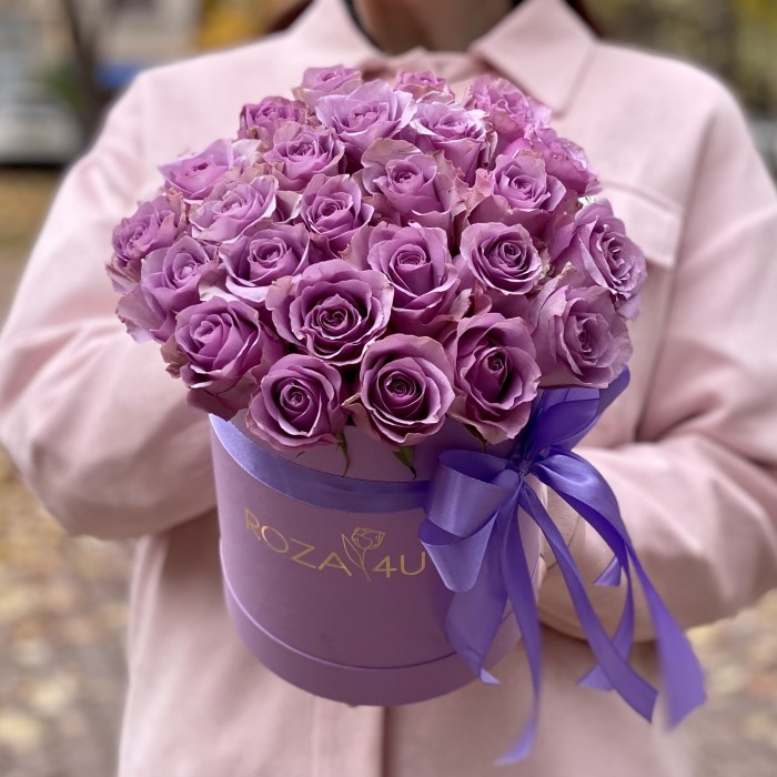 25 сиреневых роз в коробке
