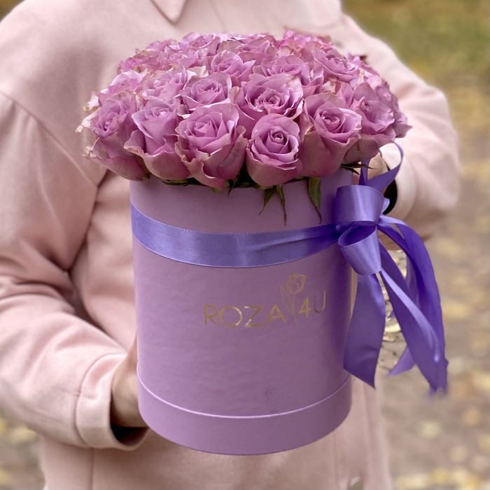 25 сиреневых роз в коробке