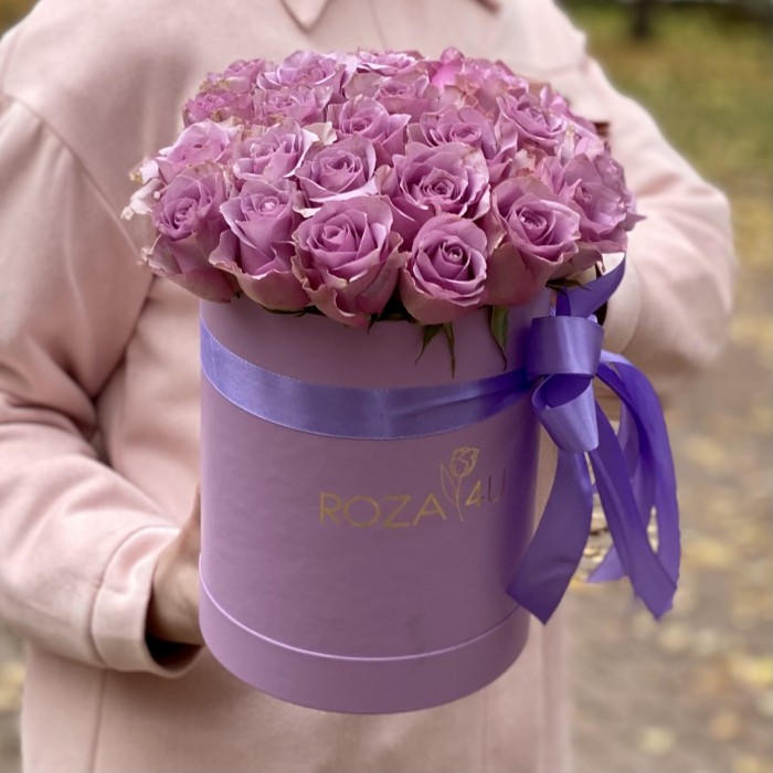 25 сиреневых роз в коробке