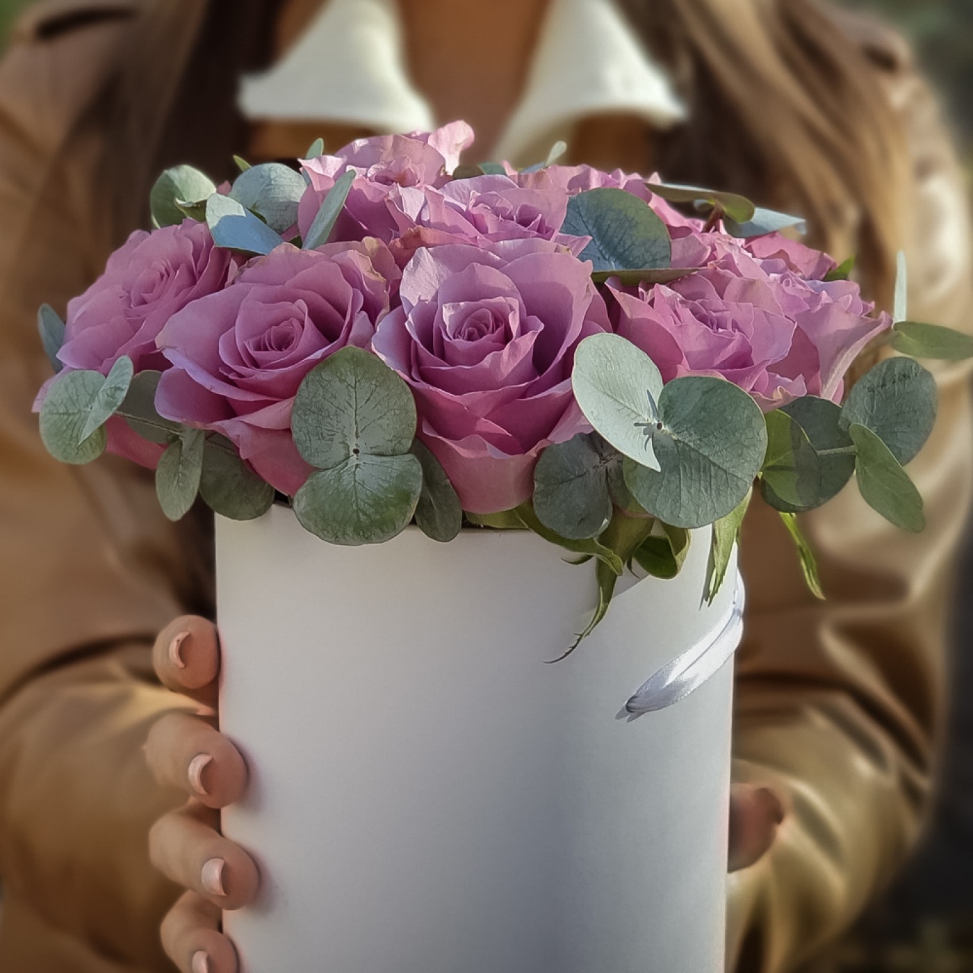 Нежный букет роз в коробке заказать с доставкой по Москве и области