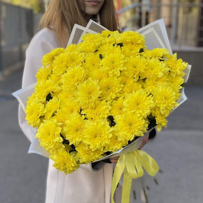 15 желтых кустовых хризантем Балтика