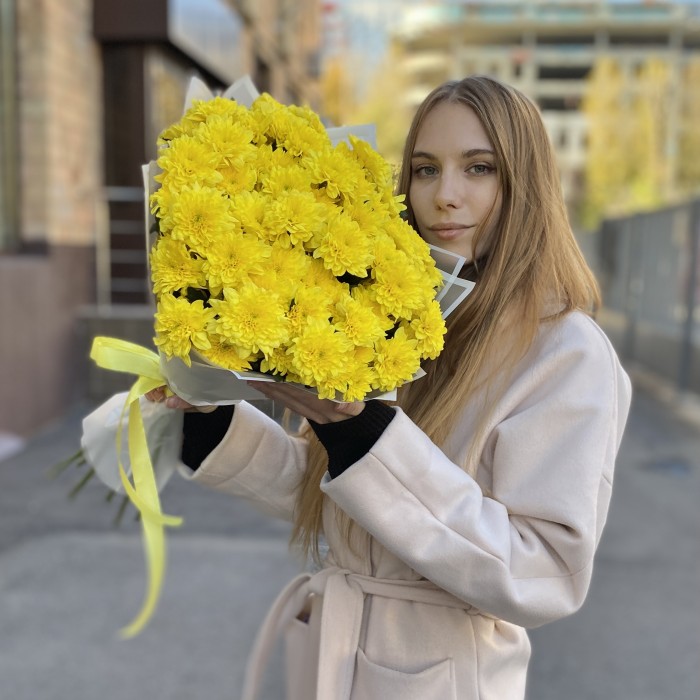 15 желтых кустовых хризантем Балтика