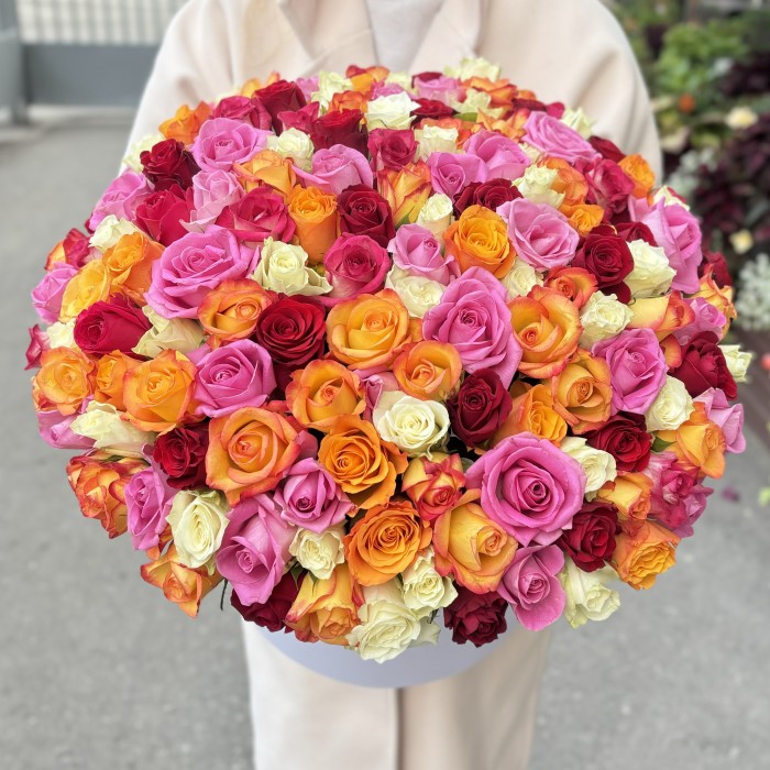 151 роза в коробке яркий микс