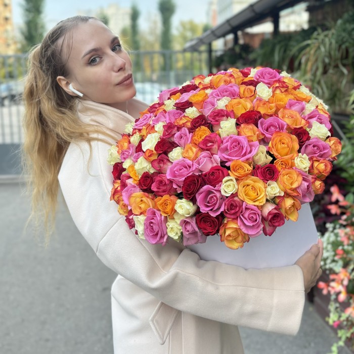 151 роза в коробке яркий микс