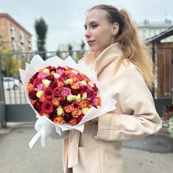 151 роза яркий микс в упаковке