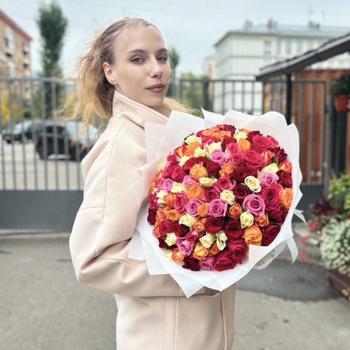 151 роза яркий микс в упаковке