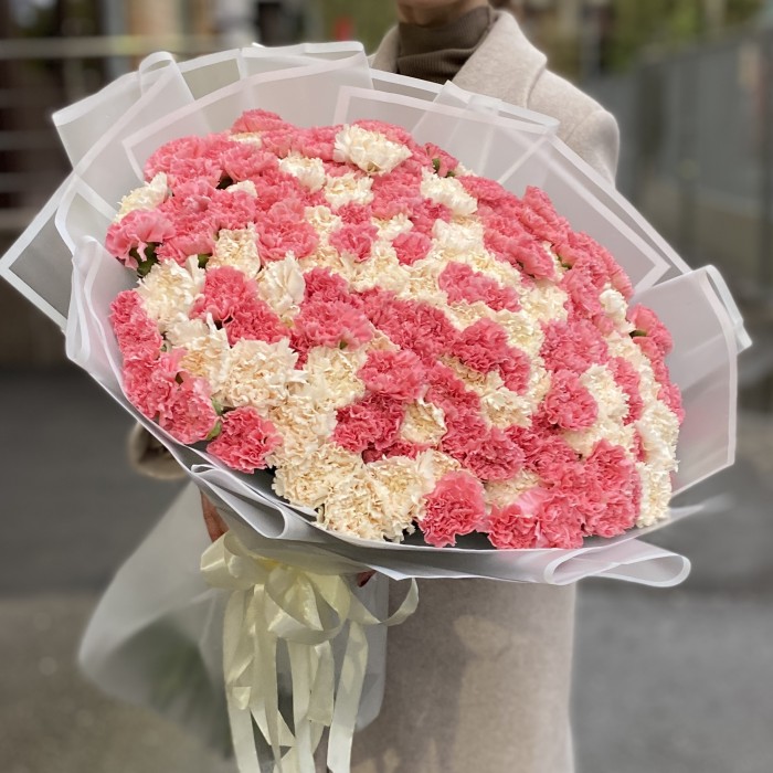 151 розовая и персиковая гвоздика