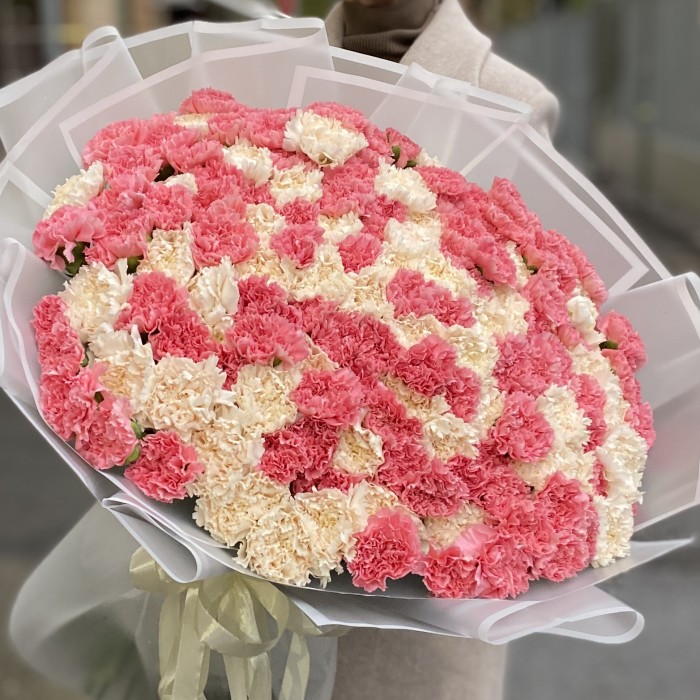 151 розовая и персиковая гвоздика