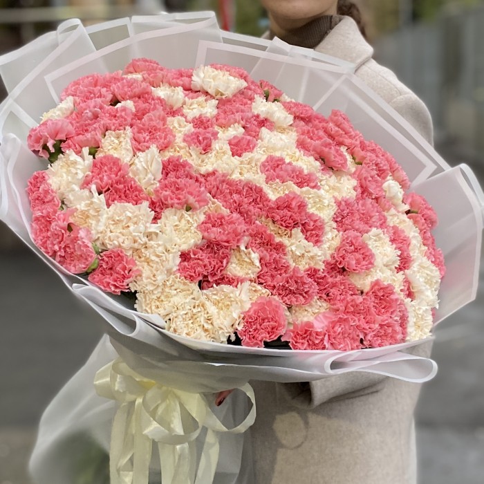 151 розовая и персиковая гвоздика