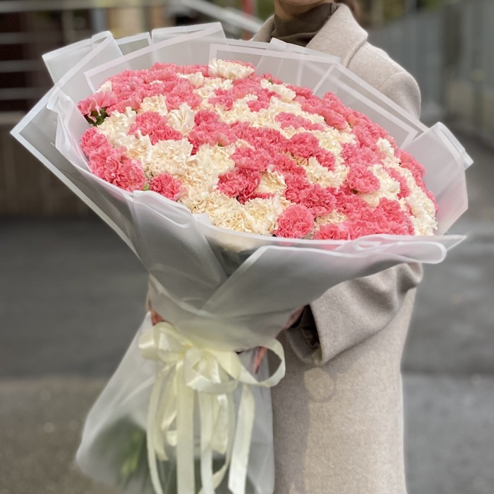 151 розовая и персиковая гвоздика