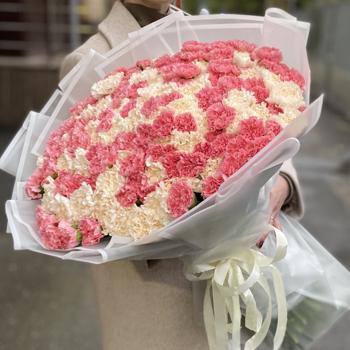 151 розовая и персиковая гвоздика