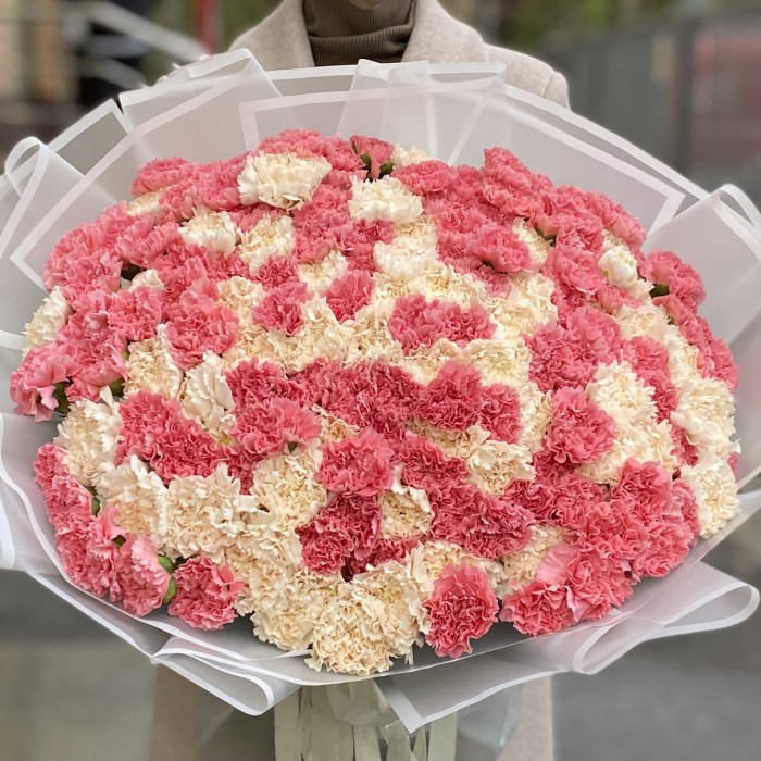 151 розовая и персиковая гвоздика