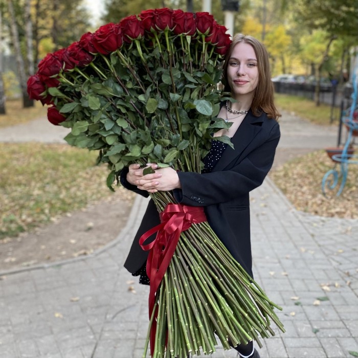 151 ароматная красная роза 130 см