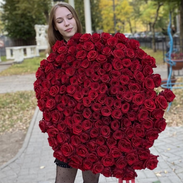 151 ароматная красная роза 130 см