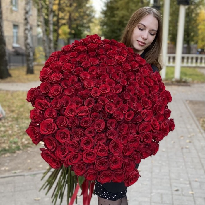 151 ароматная красная роза 130 см