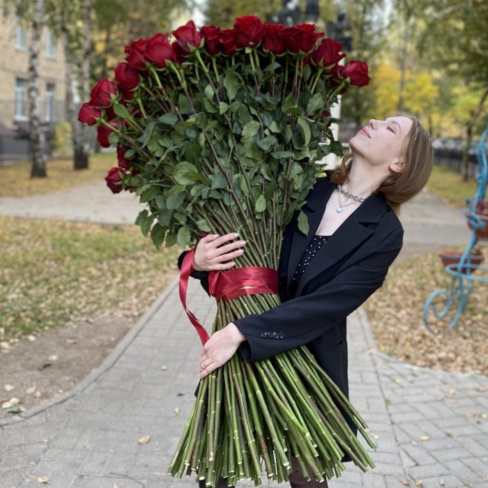 151 ароматная красная роза 130 см