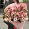 Букет из 15 бело-розовых крашеных эустом