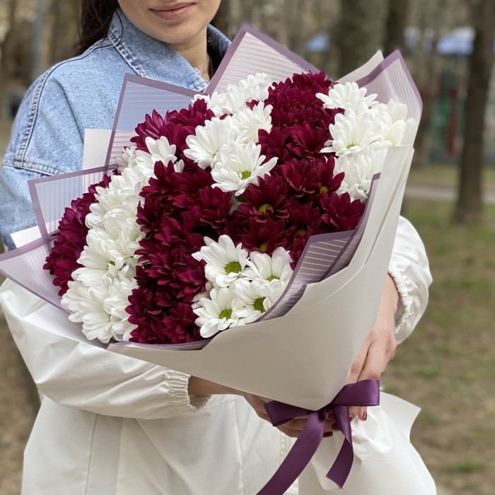 15 белых и фиолетовых кустовых хризантем