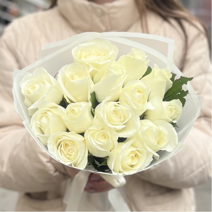 15 белых роз 40 см