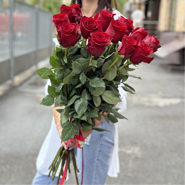 15 длинных красных роз Эксплорер 80 см