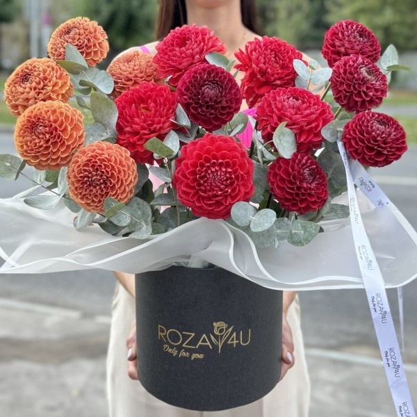 15 георгин Осенний микс с эвкалиптом в коробке