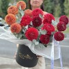 15 георгин Осенний микс с эвкалиптом в коробке