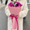 5 малиновых анемонов с эвкалиптом