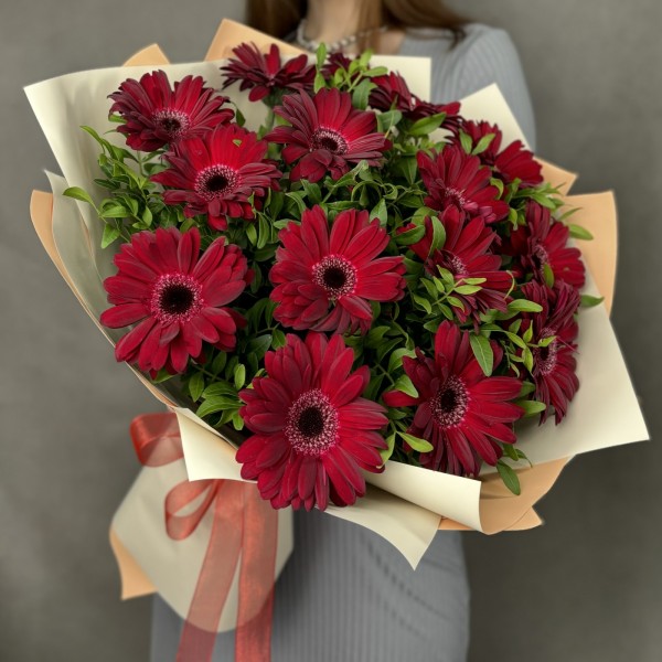 15 красных гербер