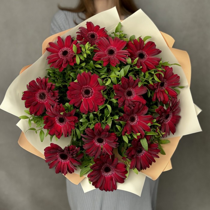 15 красных гербер