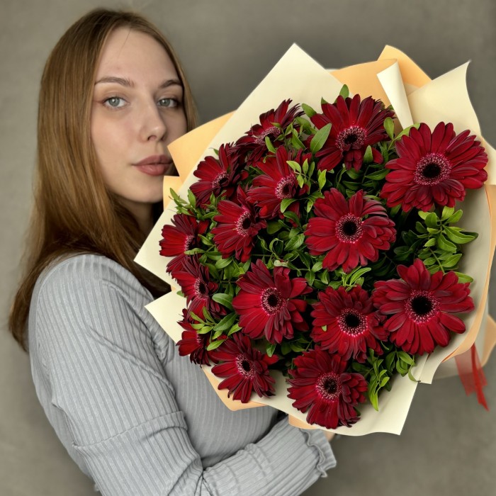 15 красных гербер