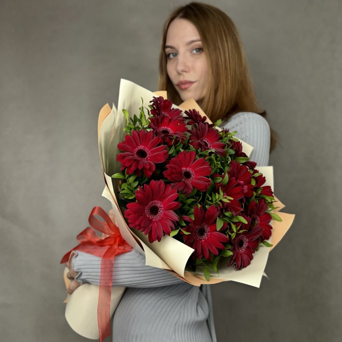 15 красных гербер