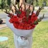 15 красных гладиолусов