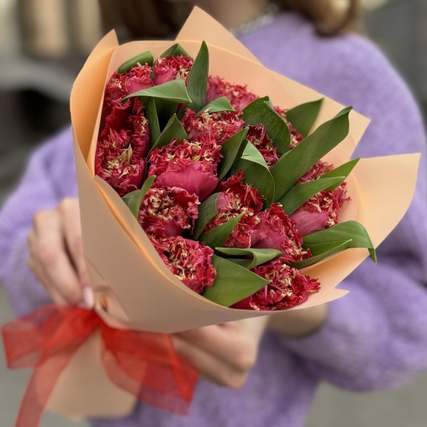 15 махровых красных тюльпанов Ля мур