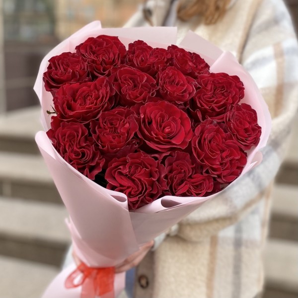 15 красных пионовидных роз Хартс