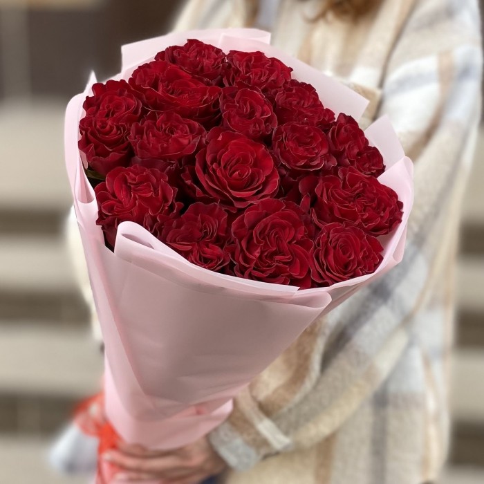 15 красных пионовидных роз Хартс