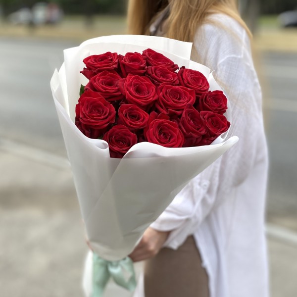 15 красных роз 70 см