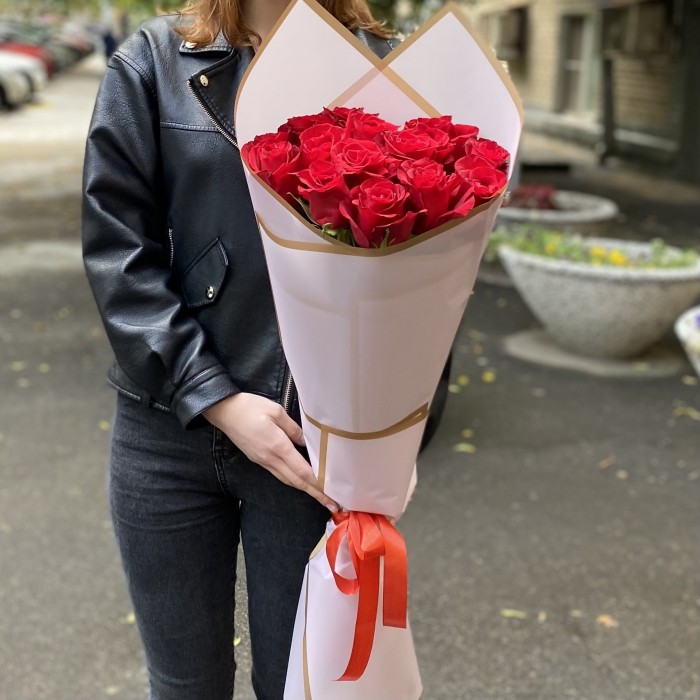 15 красных роз Эвер ред 80 см