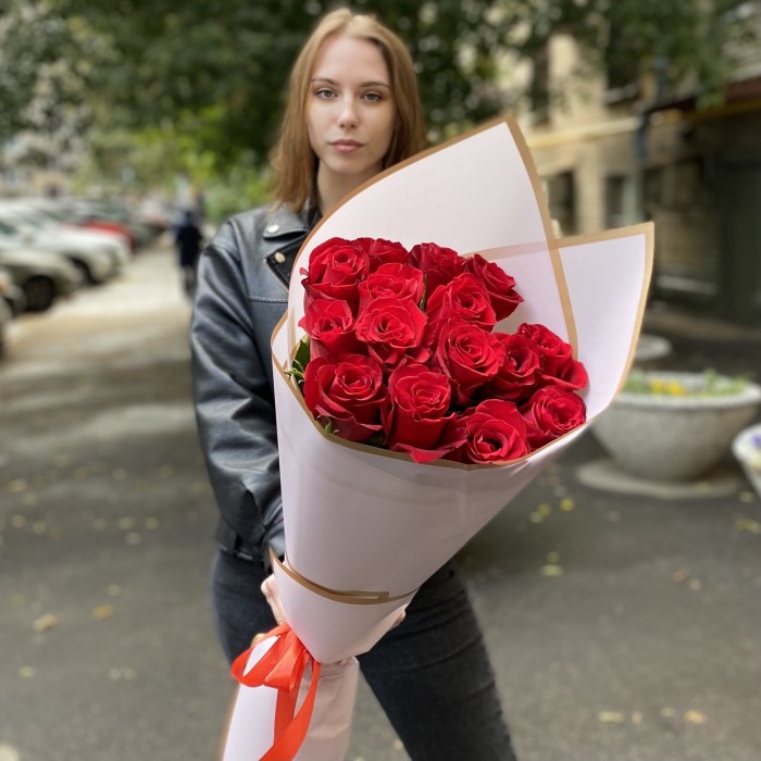 15 красных роз Эвер ред 80 см