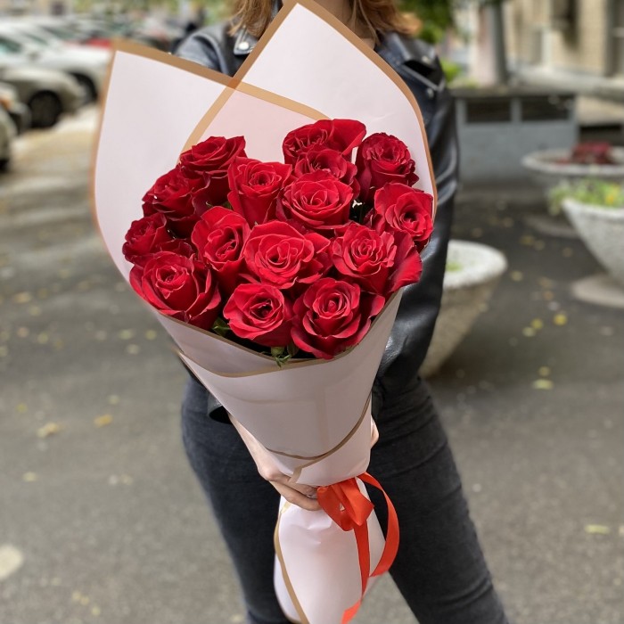 15 красных роз Эвер ред 80 см